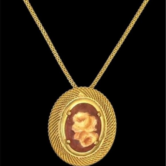 Vintage Gold Tone Necklace - Picture 1 of 4
